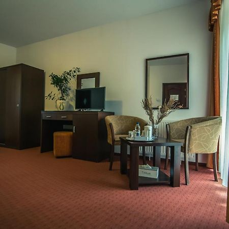 Pension Pantheon Poiana Brasov Exteriör bild