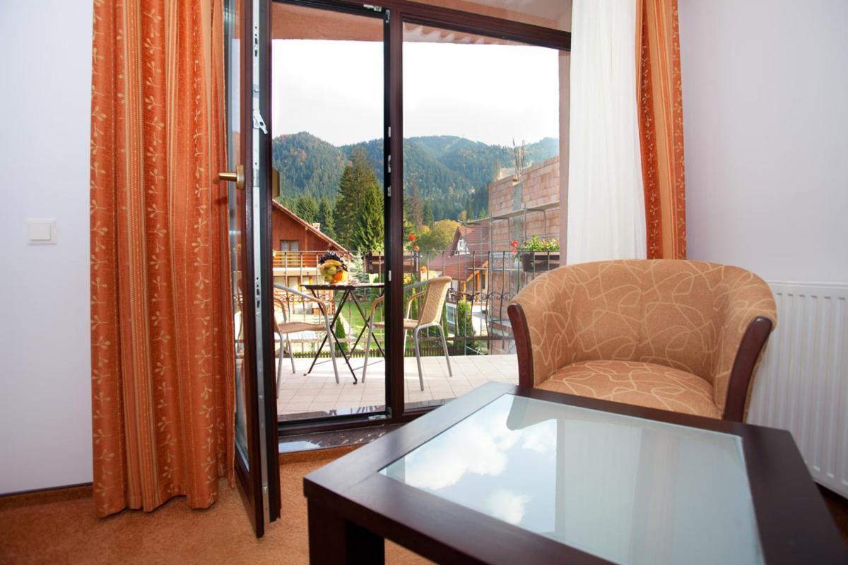 Pension Pantheon Poiana Brasov Exteriör bild