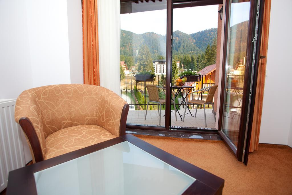 Pension Pantheon Poiana Brasov Exteriör bild