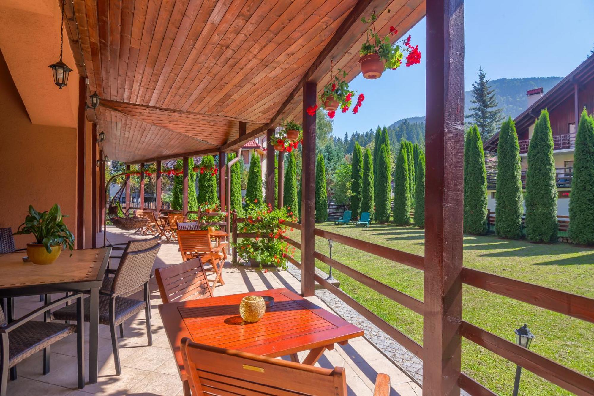 Pension Pantheon Poiana Brasov Exteriör bild